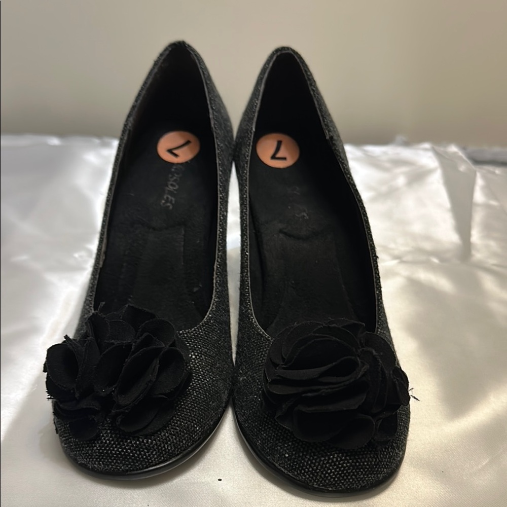 AEROSOLES Black Heels with Floral Accent
